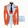 2021 Röd blommig tryckt kostym män 3 stycken guld brudgum bröllop kostym tuxedo smal fit glänsande blazer dubbel bröstvästbyxor set c2yr#
