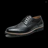 Freizeitschuhe im britischen Stil für Herren, Oxford-Kleid, Brogue-Sneaker, Flügelspitze, Schnürung, Business, Hochzeit, geselliges Beisammensein, elegantes Leder mit dicken Sohlen