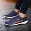 Chaussures de fitness HIKEUP respirant baskets d'extérieur hommes décontracté antidérapant marque printemps mode à lacets noir conception hommes chaussure grande taille 38-47