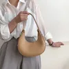 Sac à main demi-lune en cuir PU pour femmes, petits sacs à bandoulière de luxe tendance avec chaîne sous les bras, 2024