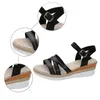 Sandales en cuir décontractées et confortables pour femmes, chaussures d'été à talon épais et à bout ouvert avec boucle à bandes, tendance 2024