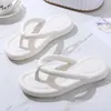 Slippers Slippers New Korean Style Fasion Flat eels Clip Toe Cut-outs Women Beac Flip-flops Ladies Jelly Soes Flip Flops H2403268AKR