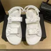 Designer Sandaler glider på utan bakre remkvinnor Summer Dad Slide Mule Slide Plat Shoes 100% Real Leather Quilted Leather Designer Sandal Luxury Slingback 01