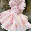 Odzież dla psów 2024 Ubrania dla zwierząt różowe kolorowe trójwymiarowe kwiaty Bowknot ręcznie robione sukienki ślubne Puppy Costume koronkowy sukienka xs-xl