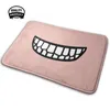 Tapis souriant, bouche de dessin animé, doux, intéressant, produits de pièce, tapis avec dents souriantes