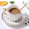 Tazas Cerámica del norte de Europa Coffee Coffe Cafet con cuchara y plato Use el té de la tarde de la tarde Taza de 220 ml como regalo