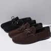 Scarpe casual Primavera Estate 2024 Scarpe basse da uomo in pelle giovane Suola morbida Mocassini sociali Chaussure Homme