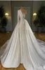 2020 Бальное платье Свадебные платья Жемчуг Бисер на одно плечо Атлас с длинными рукавами Верхняя юбка Съемный шлейф Русалка размера плюс Brida2882586