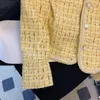 Chaquetas de mujer Chaqueta de tweed amarilla Abrigo de lujo Mujeres Pequeña fragancia corta Principios de otoño 2024 Tejido a cuadros recortado C27