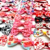 Hundebekleidung 50/100pcs Valentinstag Urlaub Liebe Herzschoner Krawatten Pet Puppy Cat Accessoires Pflegeprodukte liefert CH12