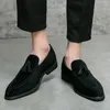 Casual Schoenen Heren Loafers Merk Suède Vintage Slip-on Klassieke Mannen Rijden Bruiloft Mannelijke Jurk Kwastje Puntig