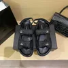 Designer-Sandalen, Hausschuhe, Herren- und Damen-Sandalen, Sandalen, Freizeitschuhe aus Kristallkalbsleder, gesteppte Plateauschuhe, bequeme Sommer-Strandschuhe, lässig, alles