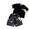 Designer Brand Baby Bambini Set di abbigliamento Classic Brand Abbigliamento Tute Estate per bambini Manica corta Lettera Pantaloncini con lettere Set di camicie di moda Stili multipli K01