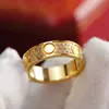Anneau d'amour classique pour les femmes Men Couple 18 carats en acier inoxydable plaqué anneaux en acier inoxydable Bague de mariage en zircon cubique bijoux de luxe