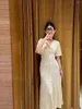 Lässige Kleider Damen gestricktes langes Kleid Kontrastfarbe O-Ausschnitt Knöpfe 2024 Sommer aushöhlen schlanke Robe