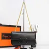 Neue Triumph-Unterarmtasche aus hochwertigem Chain-Method-Stick-Leder, klein, quadratisch