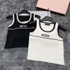 2024 SSデザイナー2024春/夏の新しいスタイルのセレブXiaoxiang FengyuanレーベルSlim Fit Seveless Tank Top wotd layer and Knittesシャツ