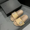 Matelasse sandal tofflor pool kudde sandaler sommardesigner lägenheter komfort mulor vadderade främre remmar slider criss cross padded lätt att se stil kvinnor skor