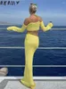 Abiti da lavoro Akaily Giallo Benda sexy senza spalline Due pezzi Gonne Set Vacanza al mare per le donne 2024 Autunno Maglia a vita alta Crop Top Gonna