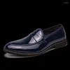 Casual Shoes Spring Business Loafers Men Pointed Shoe Formal Wedding Patent Leather Classic Latest Trend Designer Slip On