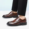 Scarpe casual Alla moda in vera pelle Block Uomo Business Estate Traspirante Scava Fuori Banchetto di nozze Stringate