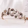 Pinces à cheveux baroques rétro pour femmes, feuilles de fleurs en métal avec strass, couronne perlée, couvre-chef de fête