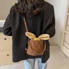 Designer Luxury Fashion Cross Body Bagstrendy New Bucket Bag Instagram Korean Fashionabla och fashionabla One Shoulder Crossbody Handheld Womens Bag