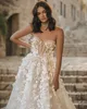 Berta A Line Suknie ślubne dla panny młodej Koronką sukienki ślubne zamiatanie pociągu 3D 3D Projektanta suknie ślubne