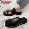 Pantofole originali estive coreane IG a testa quadrata design da uomo versatili sandali con punta aperta e vestibilità casual