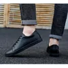 Chaussures décontractées pur noir plat hommes mode chaussures pour homme Cool jeune homme Style de rue doux confortable DX038