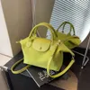 Bolsa de ombro de fábrica loja frete grátis 2024 primavera novo bolinho crossbody feminino celular nylon leve e versátil portátil