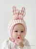 Ins Baby Kidsかわいいウサギ耳帽子幼児の子供ストライプPompom Bunny厚い暖かいビーニー子供イースターパーティーキャップa9361