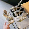 Ragazze lucide fresche strass Bowknot sandali per bambini estate open-toe versatili moda per bambini cerniera posteriore scarpe casual 240312
