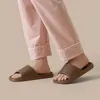 Slippers Slippers Heren sandalen slippers heren slippers effen kleuren antislip zachte zolen comfortabele zeep outdoor paar H240327