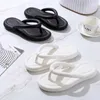 Chinelos Chinelos Novas Sandálias Ig-Eeled Flip-Flops Homens e Mulheres Podem Usar Anti-Skid Wear-Resistente Jacketed Tick no Summer2023 H2403260U2C