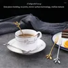 Cuillères 1 / 3pcs Gold Handle Handle Spoon Spoon en acier inoxydable feuille nordique mini remut petite fourche pour le dessert café Honey Home