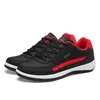 Chaussures de fitness HIKEUP respirant baskets d'extérieur hommes décontracté antidérapant marque printemps mode à lacets noir conception hommes chaussure grande taille 38-47