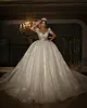 Luxur Crystal Ball Gown Wedding Dress for Bride Bodice Sheer Pärlor Neck Korta ärmar Paljetter Bröllopsklänningar Dubai Saudi Arabic Sweep Train Qatar Brudklänningar