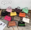 Ky Tote Bags Trusted Роскошная кожаная сумка с серебряной пряжкой Мини-маленькая женская сумка 2024 Новая сумка с крокодиловым узором Ручная сумка на одно плечо Диагональ Str с логотипом HBG2