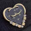 Pins Broches Designer Broche Broche Broche Mode Ont Cgletter Plaqué Or Sier Cristal Perle Femmes Marque Lettre Broches Broches Couple Romantique Cadeau Y240327