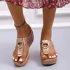 Slippers Slippers Womens New Summer Sandals Open Toe Beach Shoes Flip Wedge Comfortable Cute Plus Size 35-43 Chaussure H240326AEVV