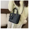 Designer Luxury Fashion Cross Body BagsNew Womens Bag Handheld Bucket Bag 2024 Versatile Western Weaving Mönster Single Shoulder Crossbody Womens Bag