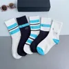Tasarımcı Erkek Çorap Kadınlar Yüksek kaliteli pamuk joker klasik ayak bileği mektubu nefes alabilir siyah ve beyaz futbol basketbol çorapları toptane001