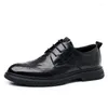 Sıradan Ayakkabı 2024 Erkek Klasik Elbise Siyah Kahverengi Vintage Erkek Döküm Deri Brogue Man Yetişkin İş Ayakkabı
