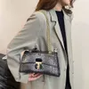 Designer de moda de luxo sacolas bolsa de fivela de corrente elegante com design de padrão de cobra ins para um elegante saco de ampulheta crossbody de um ombro