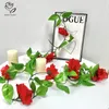 Flores decorativas 3 pcs Artificial Rose Rattan Vines Pendurado Capina Partido Po Adereços Decoração Falso Flor Arco Home Room Office Door Decor