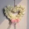 Dekorative Blumen Rosenkranz Vielseitige elegante Blume mit Schleife für Hochzeitsfeier Dekor Realistische Liebesherz-Girlande vorne