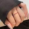 2mm färgglada diamantrosa ringar för kvinnor 925 Sterling Silver Designer Ring Woman 5A Zirconia Luxury Jewelry Casual Daily Outfit Travel Girl Gift Box Storlek 5-9