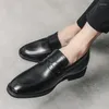 Scarpe casual Calzature formali maschili Mocassini da uomo in pelle verniciata nera Slip on Festa di nozze di alta qualità