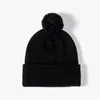 Bérets Bonnet tricoté Automne Hiver Chapeaux pour hommes Femmes Bonnet avec pompon Casual Coréen Protection d'oreille Chapeau Femme Solide Noir Garder au chaud